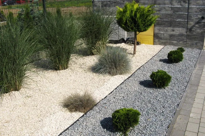 Ekspozycja grys grafitowy i źółty